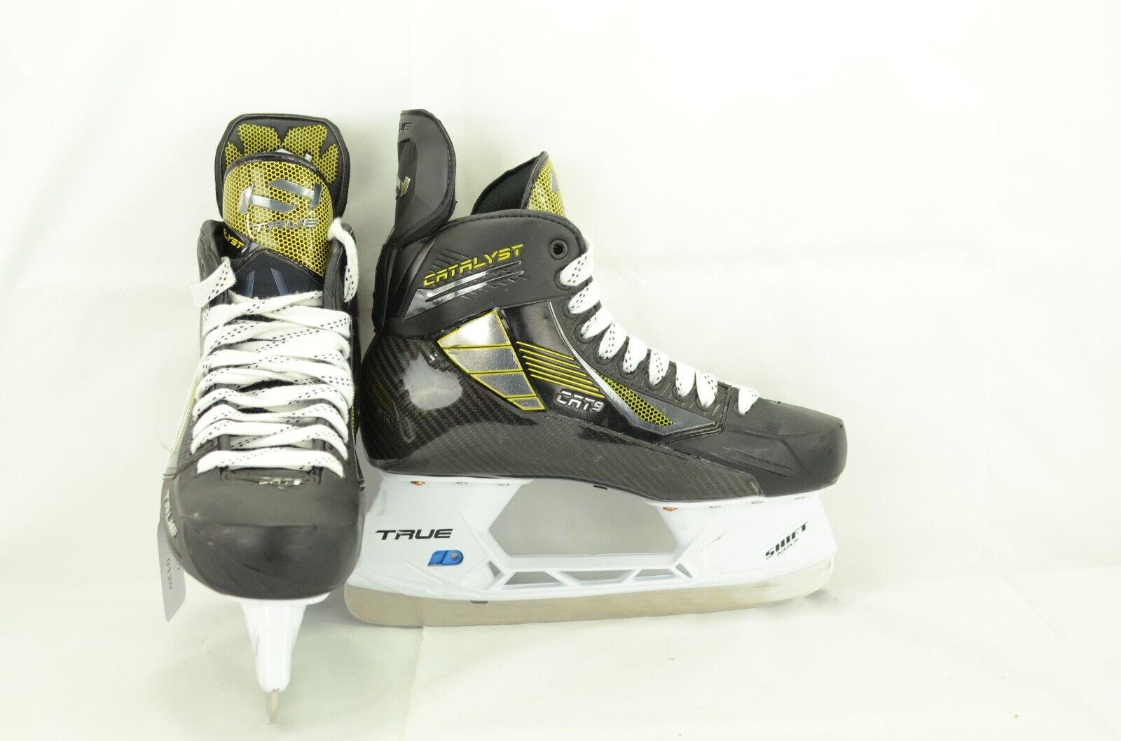 True Catalyst 9 Ice Hockey Skates Senior Size 9 W (0929-0120)